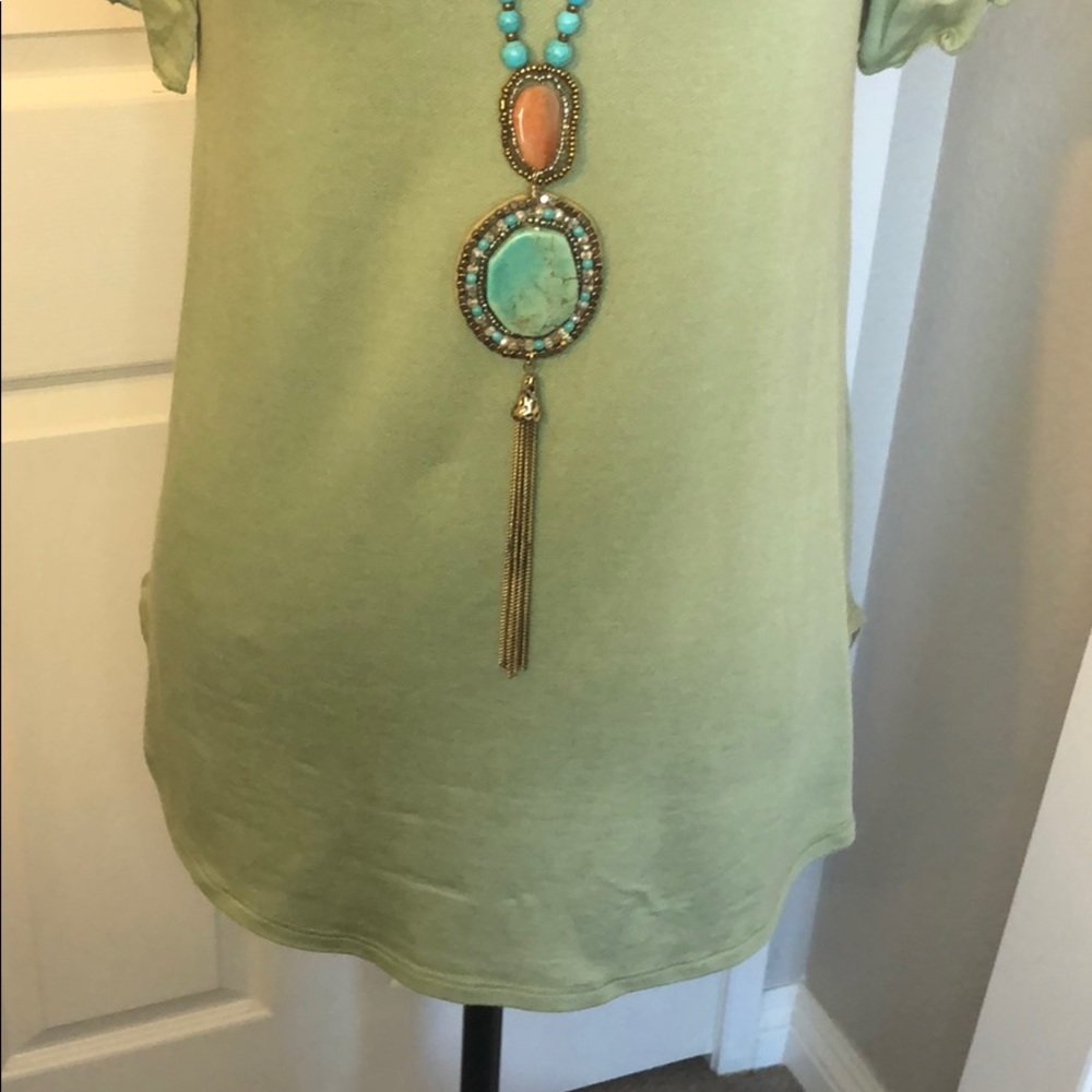 NEW short sleeve scoop neck sage green top - Picture 3 of 8